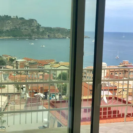 Taormina Wonderful Solarium Apartment